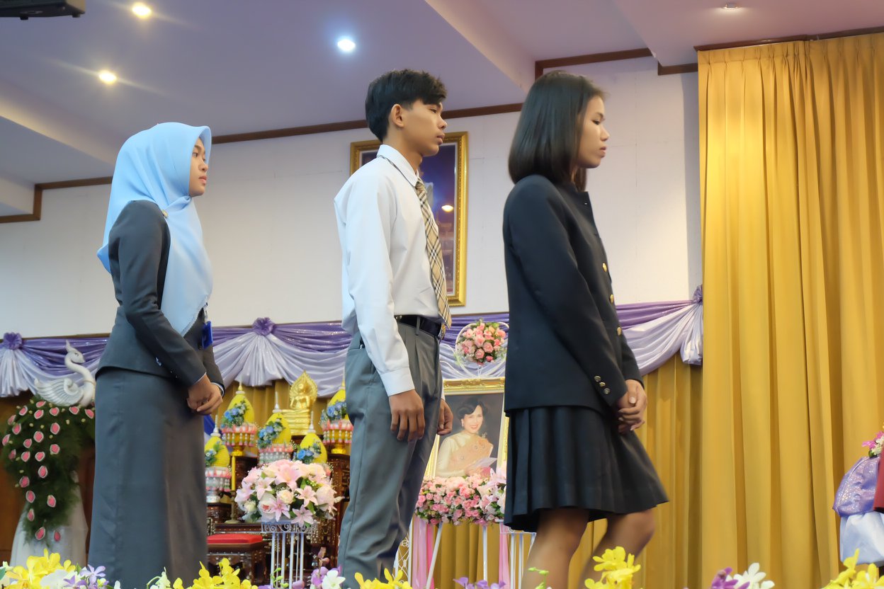 รับเกียรติบัตรการแข่งขันทักษะวิชาชีพครั้งที่ 32