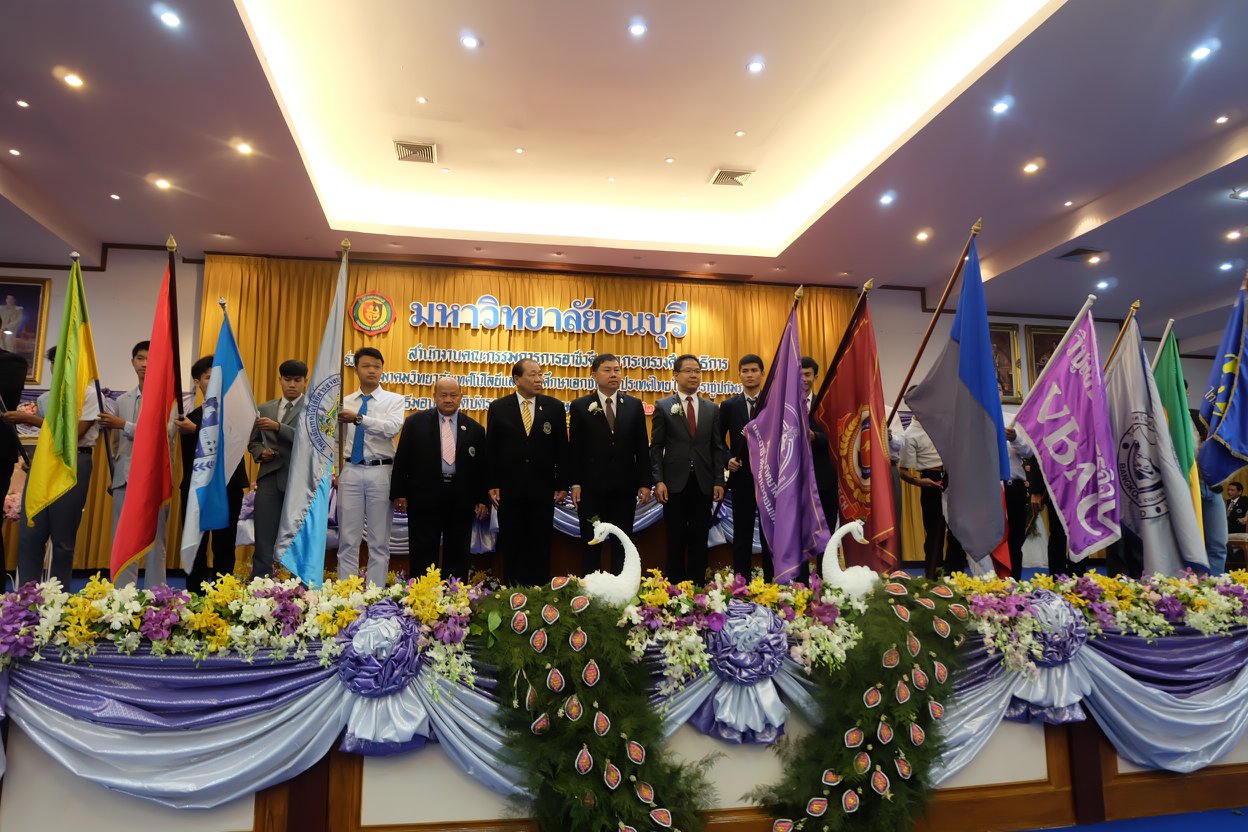 รับเกียรติบัตรการแข่งขันทักษะวิชาชีพครั้งที่ 32