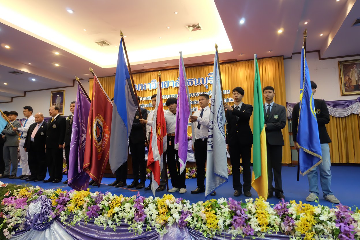 รับเกียรติบัตรการแข่งขันทักษะวิชาชีพครั้งที่ 32