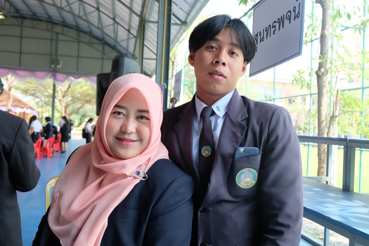 รับเกียรติบัตรการแข่งขันทักษะวิชาชีพครั้งที่ 32