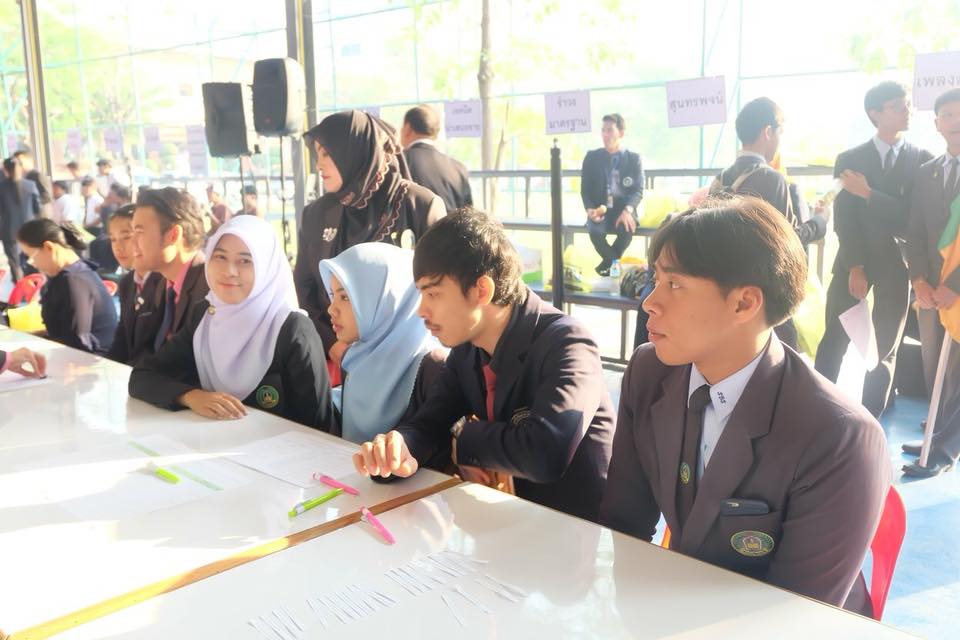 รับเกียรติบัตรการแข่งขันทักษะวิชาชีพครั้งที่ 32