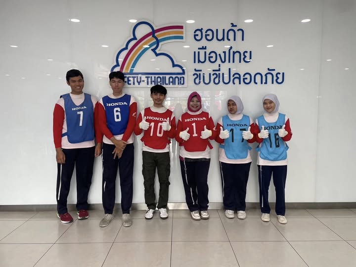 อ.ณัฐวุฒิ อ.ซารีฮะนำนักเรียนนักศึกษาเข้าร่วมกิจกรรม #ฮอนด้า เมืองไทย ขับขี่ปลอดภัย#