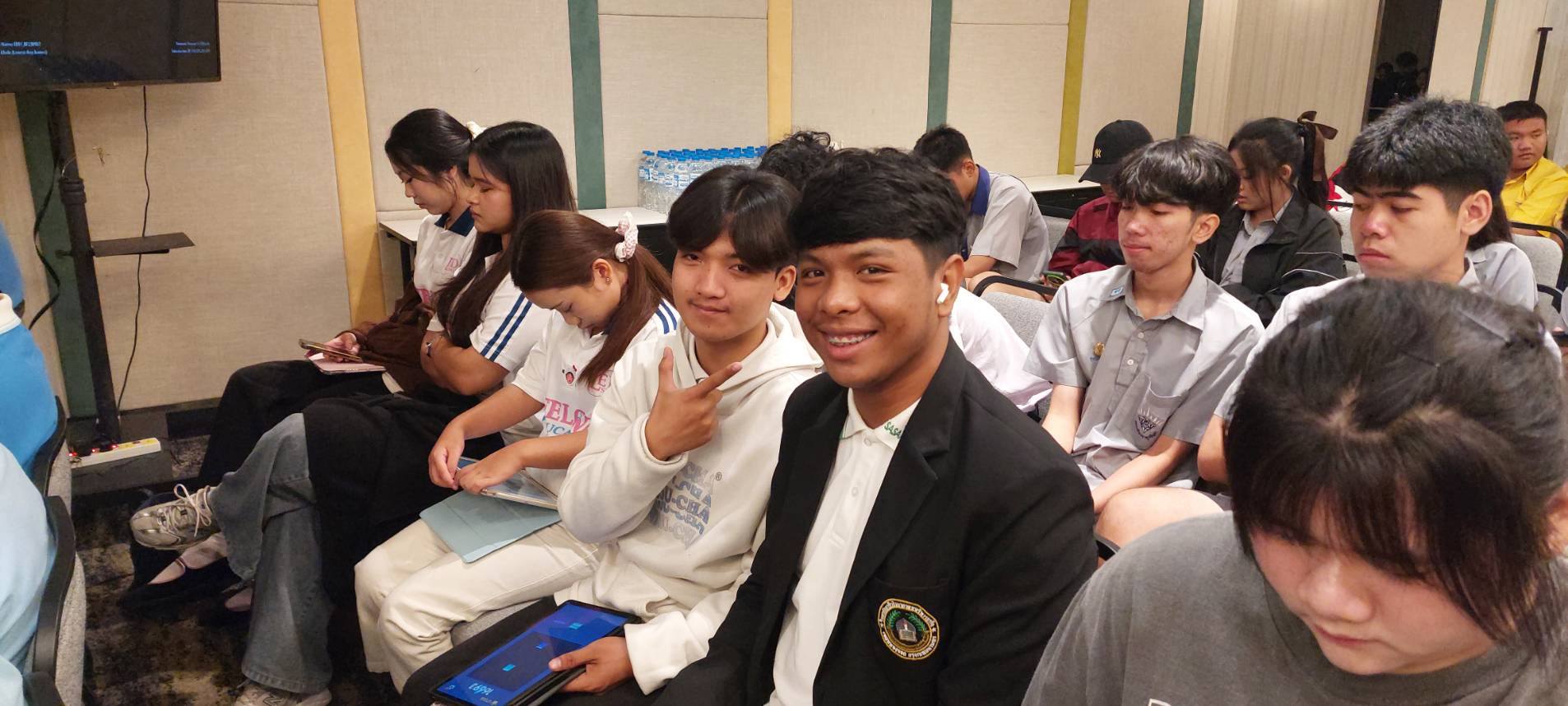 อาจารย์สมชาย มันเดวอ นำนักศึกษาโครงการพัฒนาศักยภาพ แกนนำ เยาวชน